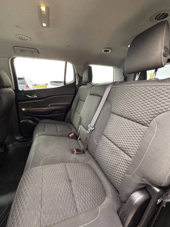 2017 GMC Acadia Image 9
