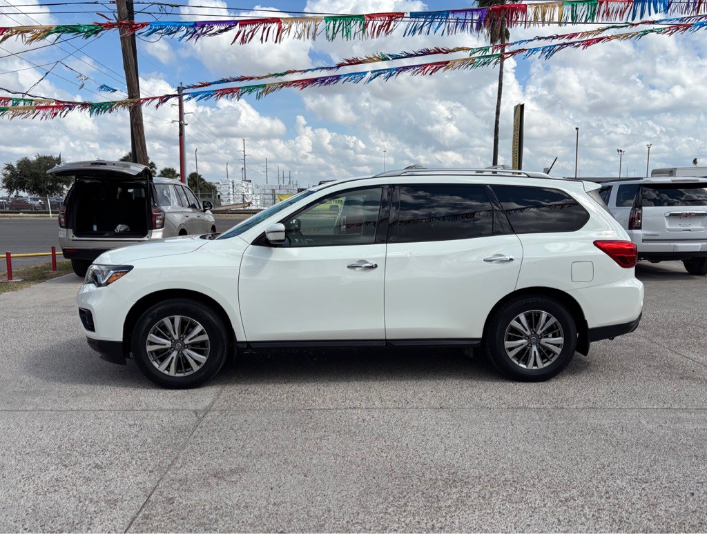 2018 Nissan Pathfinder Image 2