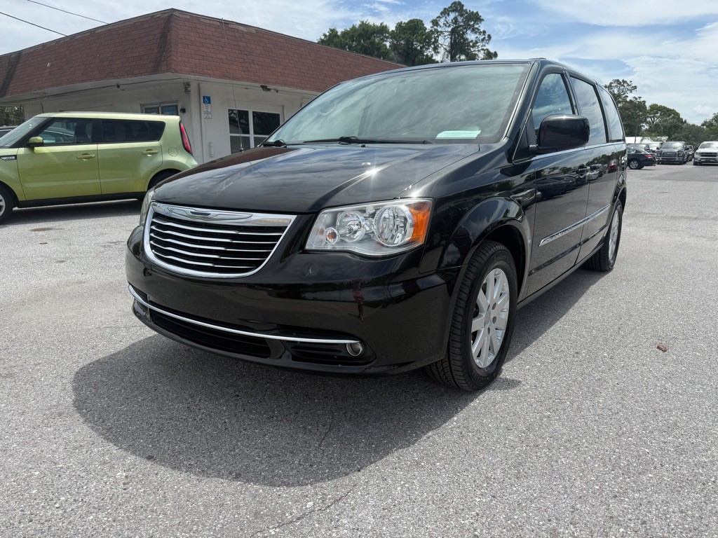 2016 Chrysler Town & Country Image 8