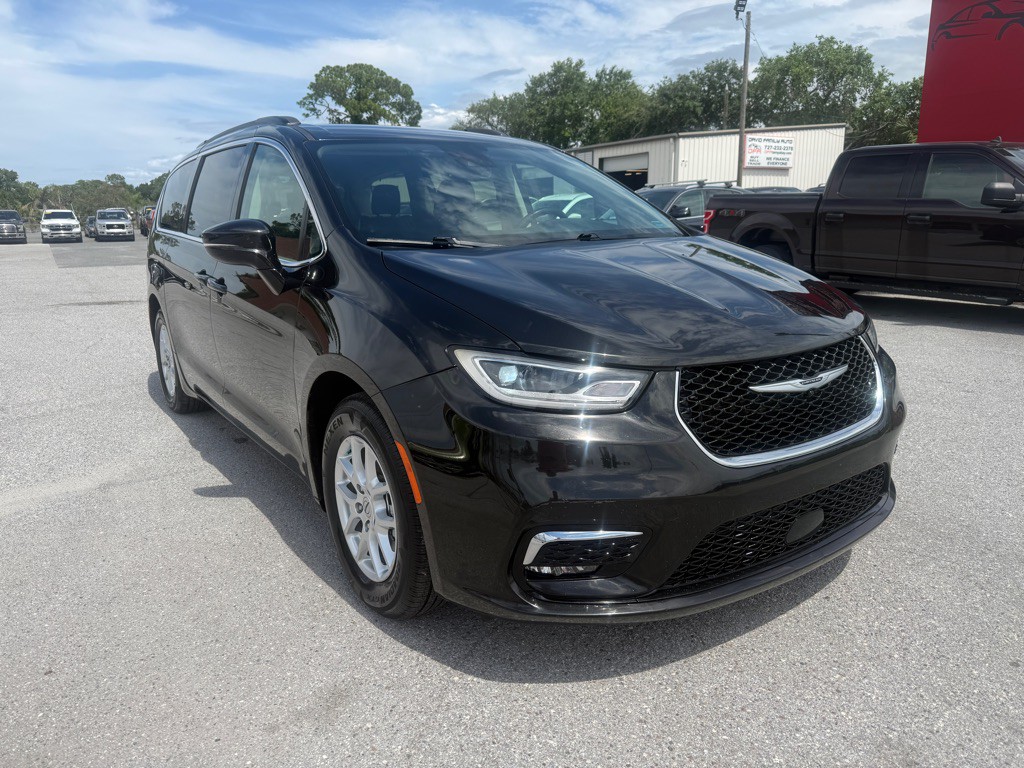 2022 Chrysler Pacifica Image 2