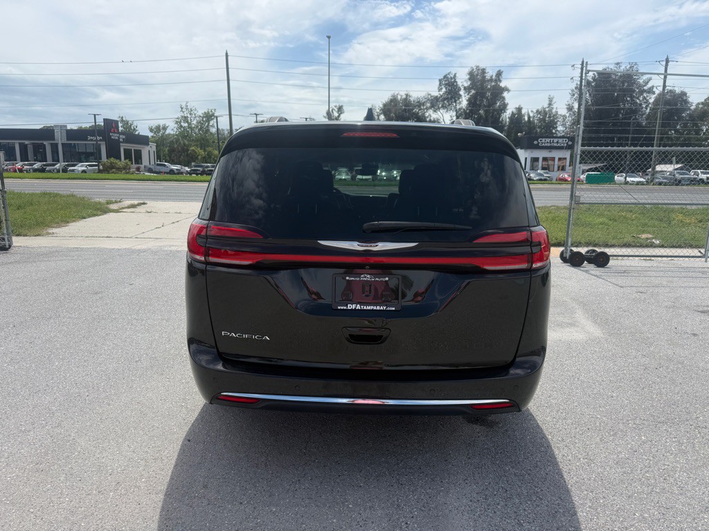 2022 Chrysler Pacifica Image 5