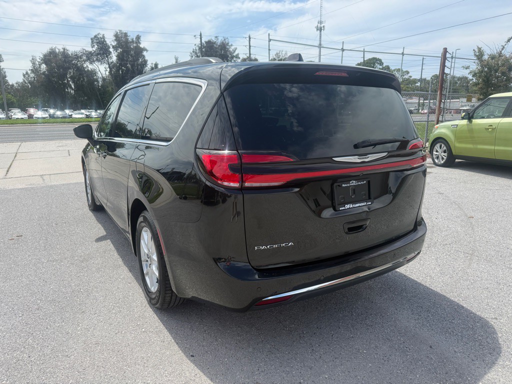 2022 Chrysler Pacifica Image 6