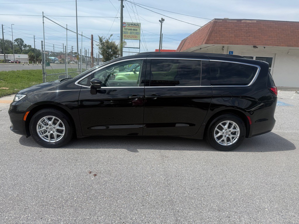 2022 Chrysler Pacifica Image 7