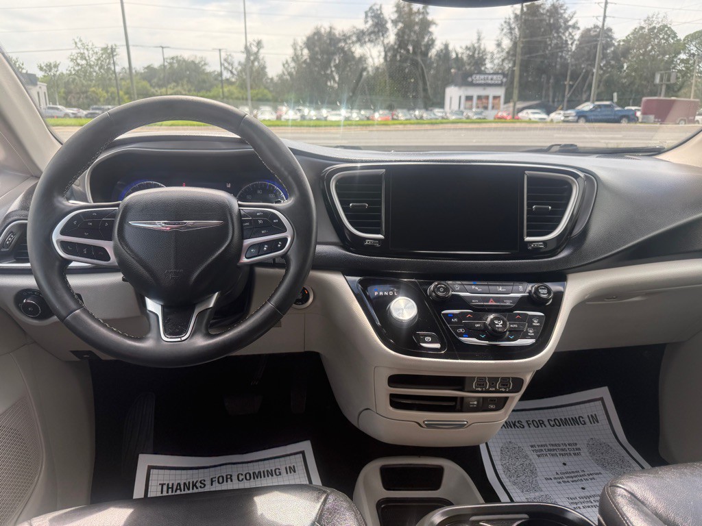 2022 Chrysler Pacifica Image 10