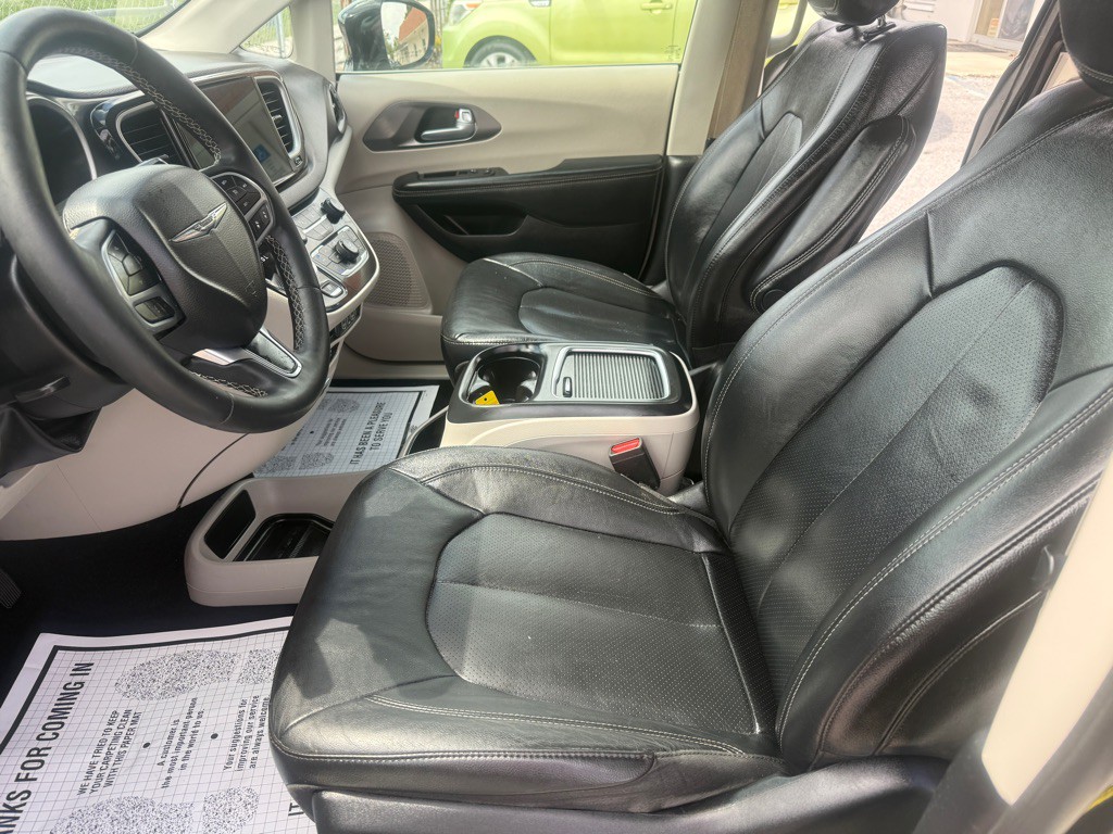 2022 Chrysler Pacifica Image 11