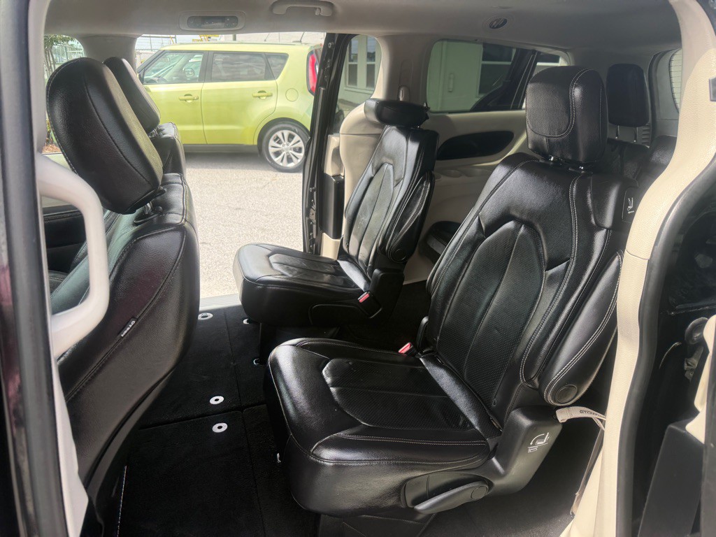 2022 Chrysler Pacifica Image 13