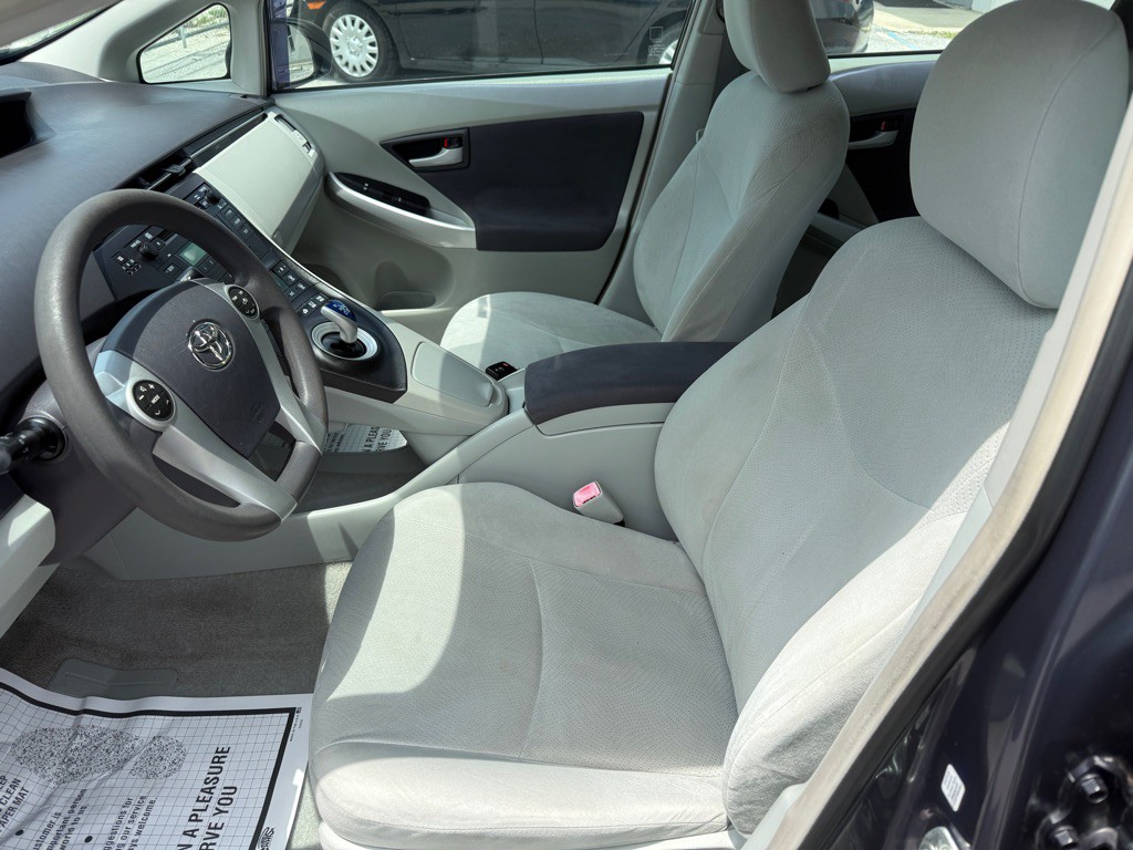 2010 Toyota Prius Image 11