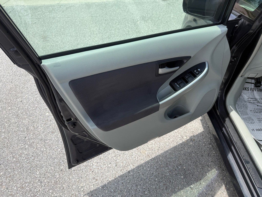 2010 Toyota Prius Image 12