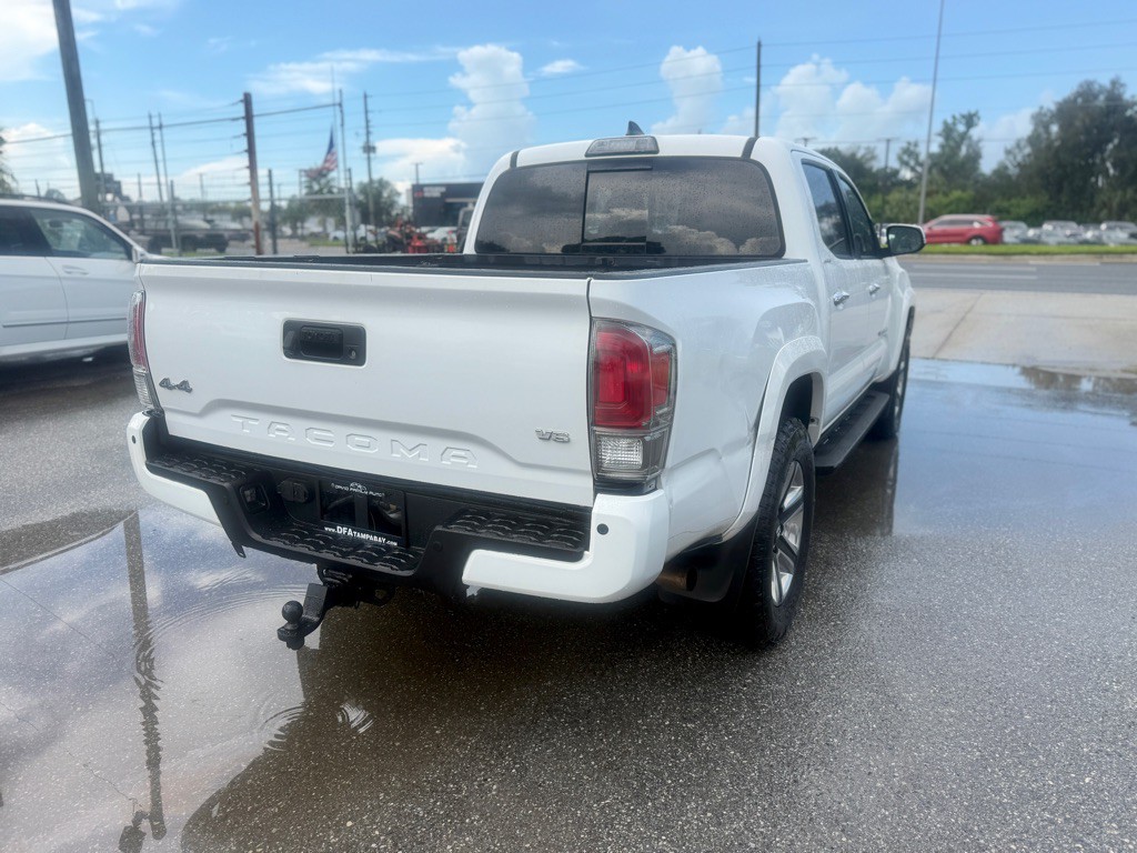 2017 Toyota Tacoma Image 3