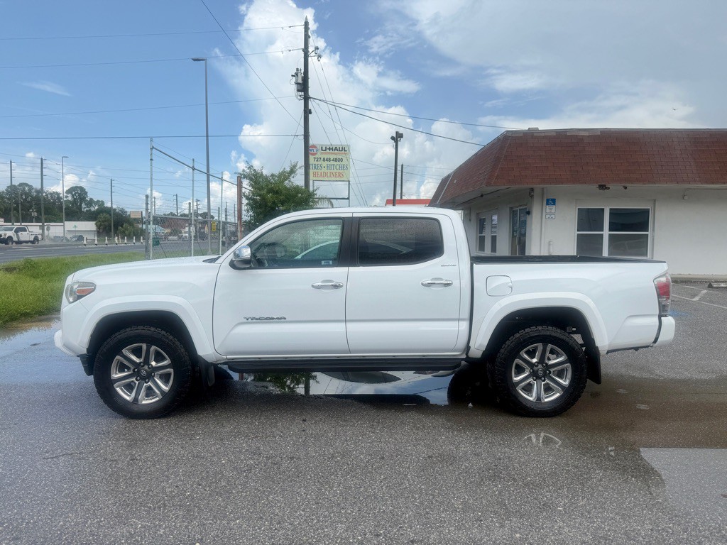 2017 Toyota Tacoma Image 6