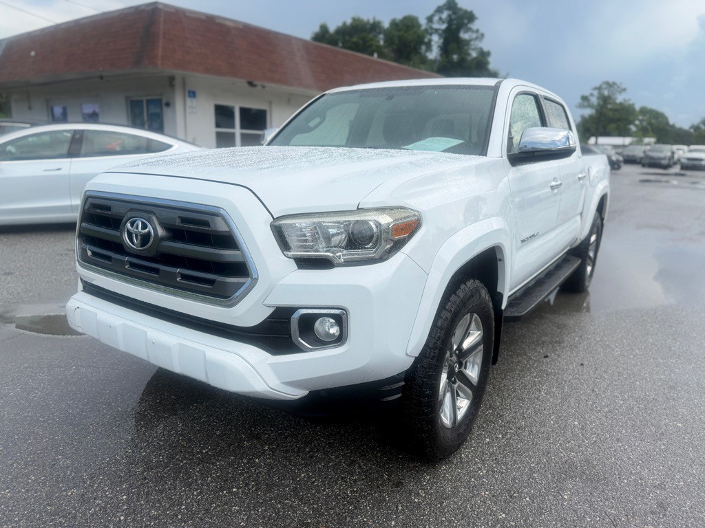 2017 Toyota Tacoma Image 7