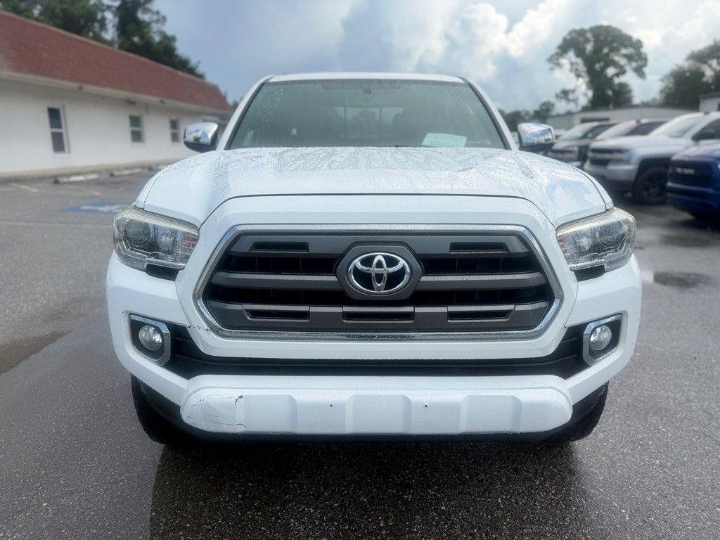 2017 Toyota Tacoma Image 8