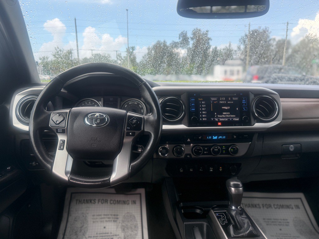 2017 Toyota Tacoma Image 9