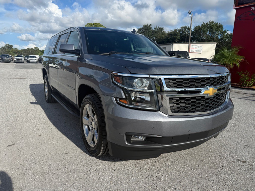 2019 Chevrolet Suburban Image 2