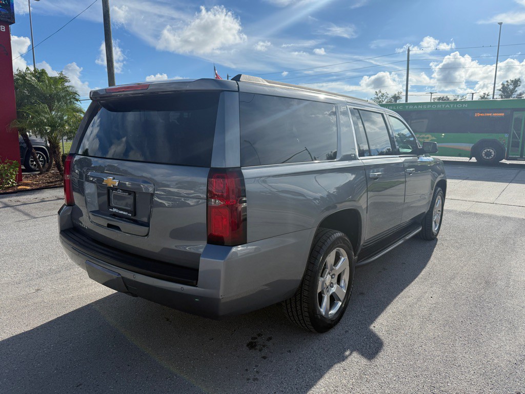 2019 Chevrolet Suburban Image 4