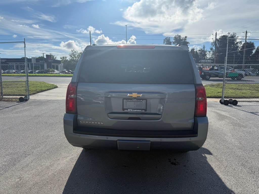 2019 Chevrolet Suburban Image 5