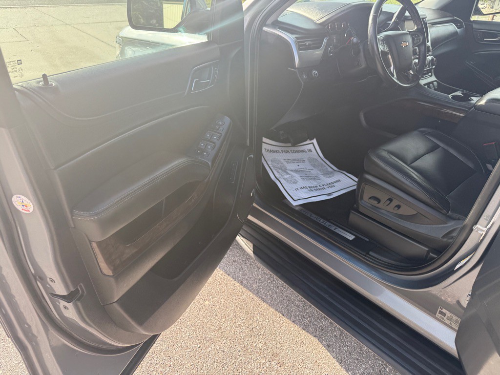 2019 Chevrolet Suburban Image 12