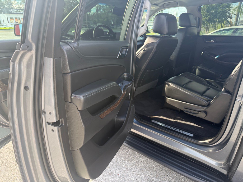 2019 Chevrolet Suburban Image 14