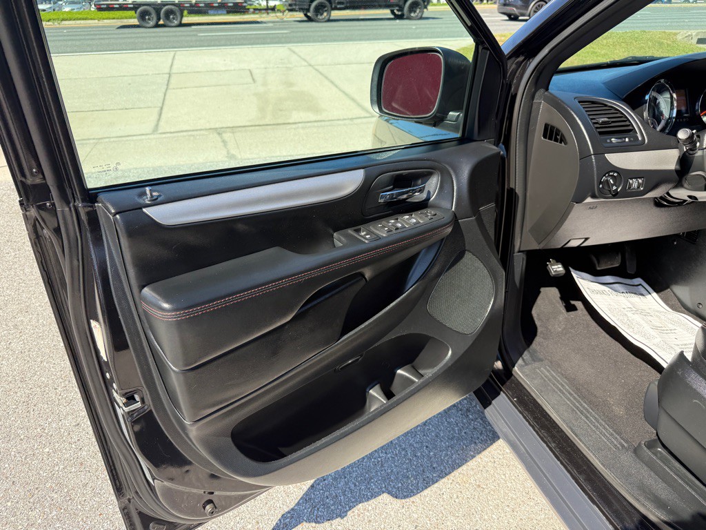 2016 Dodge Grand Caravan Image 12