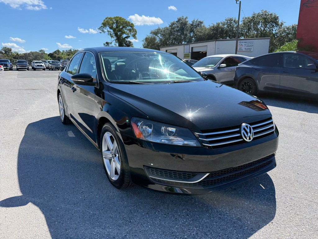 2012 Volkswagen Passat Image 2