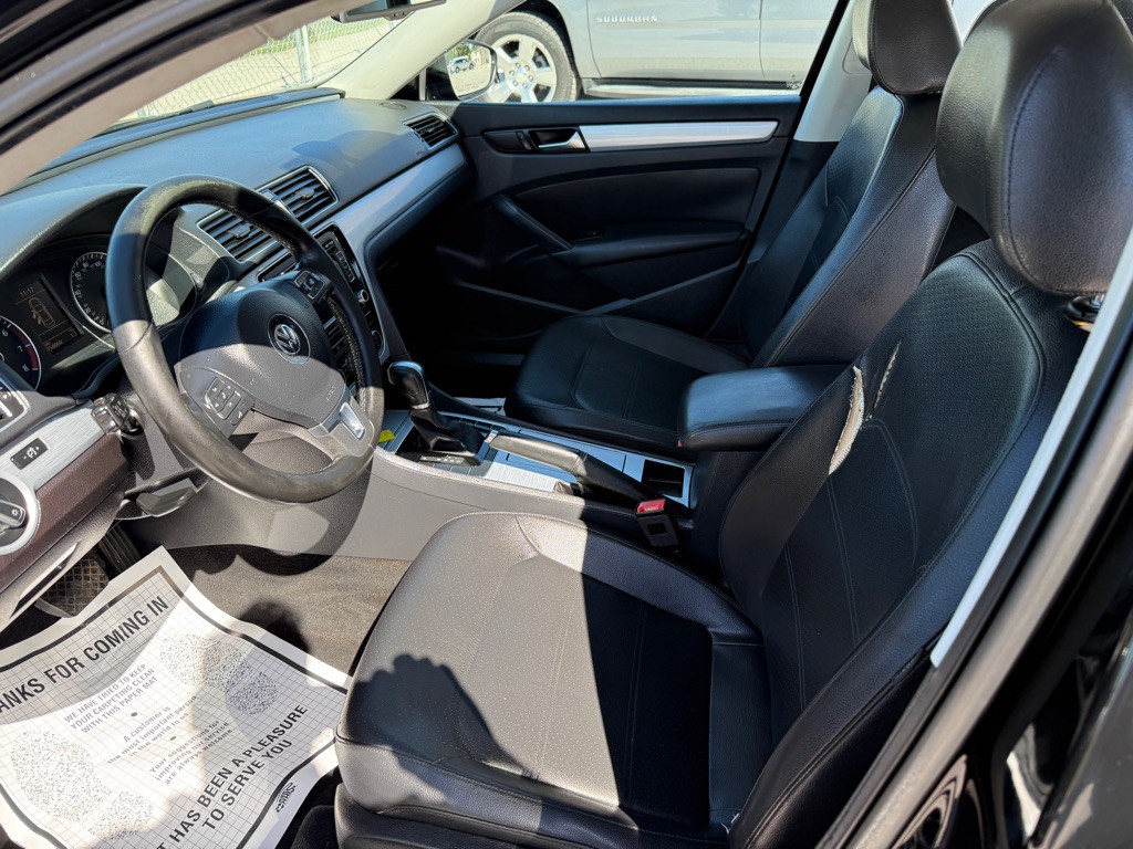 2012 Volkswagen Passat Image 11