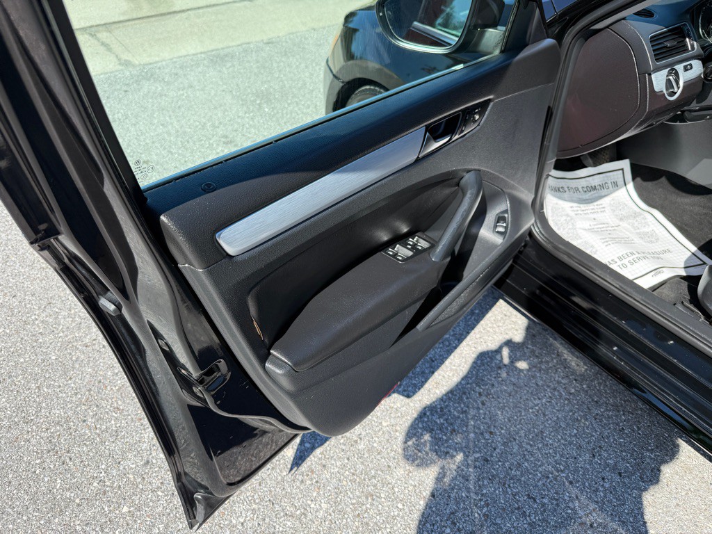 2012 Volkswagen Passat Image 12