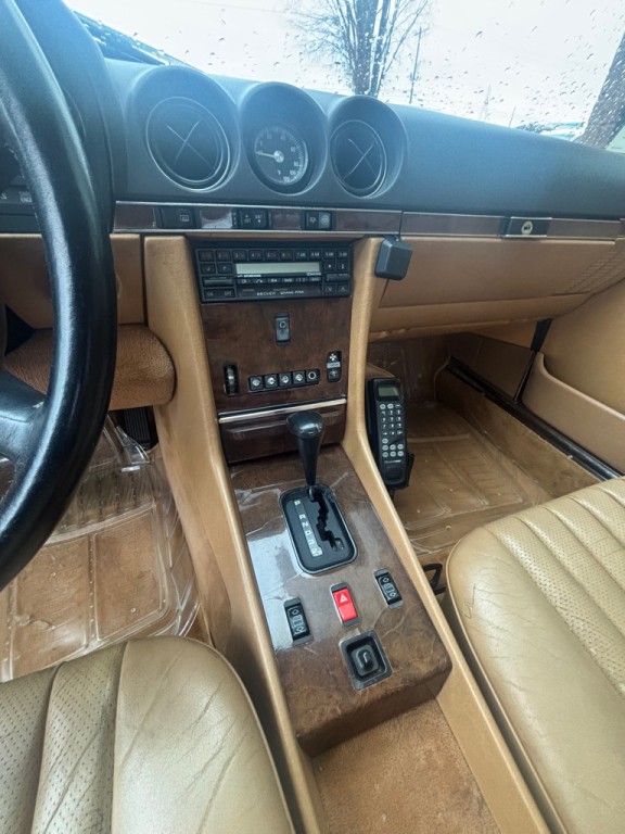 1988 Mercedes-Benz 560-Class Image 8