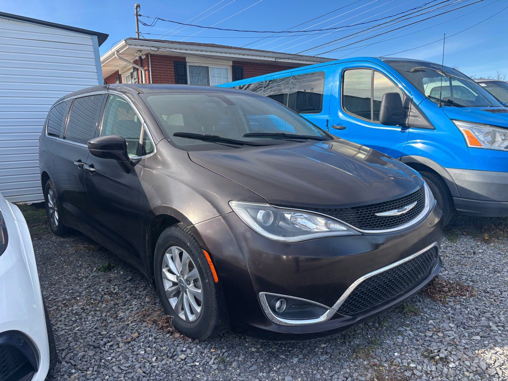 2018 Chrysler Pacifica Image 2