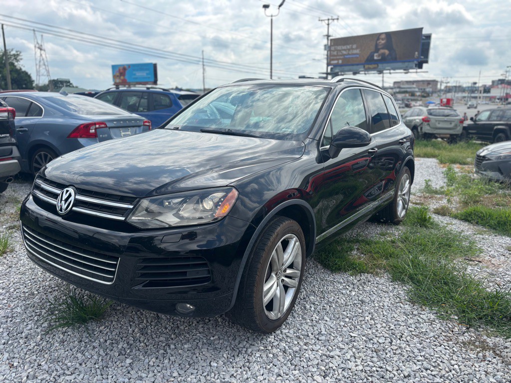2013 Volkswagen Touareg Image 2