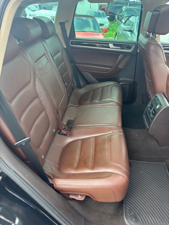2013 Volkswagen Touareg Image 6