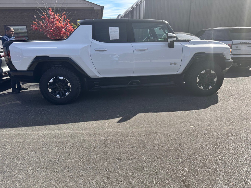 2023 GMC Hummer Pickup Image 2