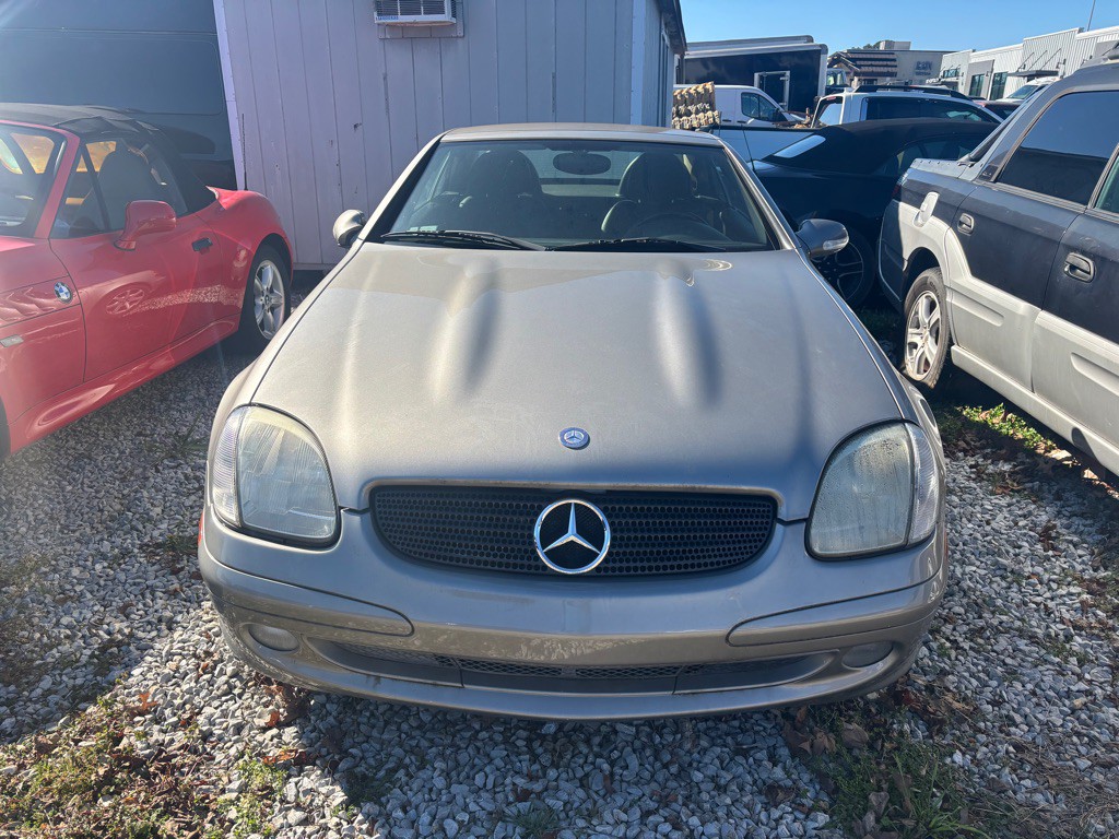 2004 Mercedes-Benz SLK-Class Image 2