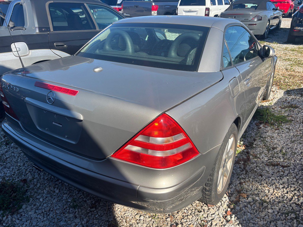 2004 Mercedes-Benz SLK-Class Image 4