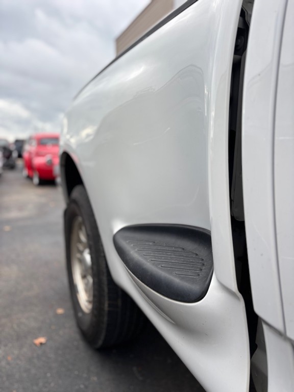 2003 Ford F-150 Image 8