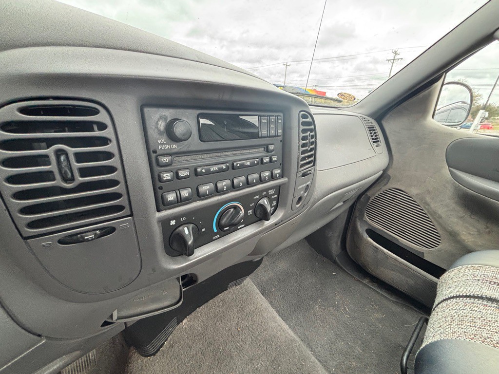 2003 Ford F-150 Image 12