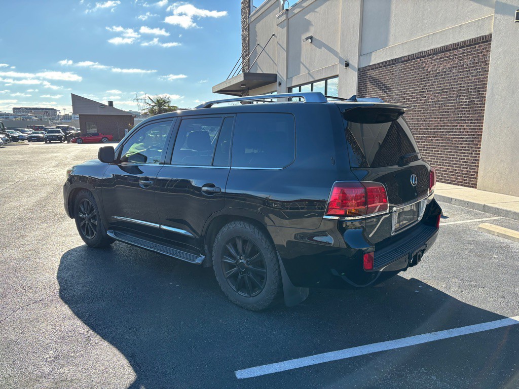 2011 Lexus LX 570 Image 4