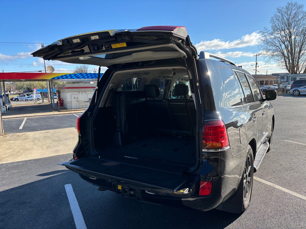 2011 Lexus LX 570 Image 6