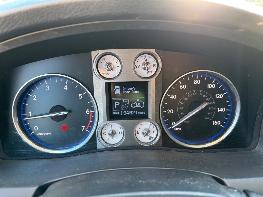 2011 Lexus LX 570 Image 8