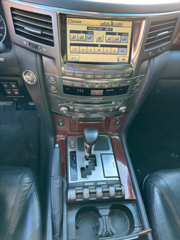 2011 Lexus LX 570 Image 9