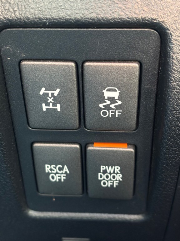 2011 Lexus LX 570 Image 11
