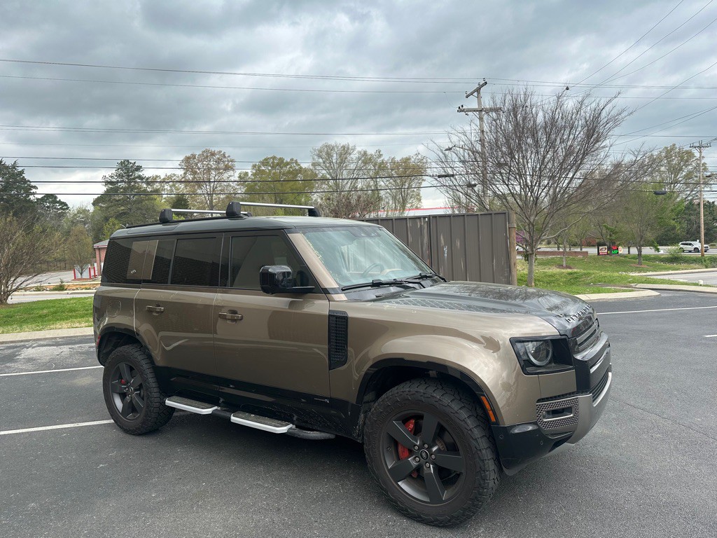 2023 Land Rover Defender Image 3