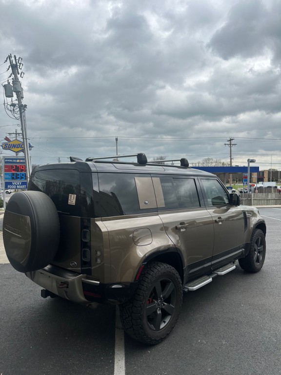 2023 Land Rover Defender Image 4