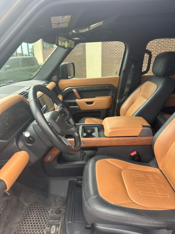 2023 Land Rover Defender Image 6
