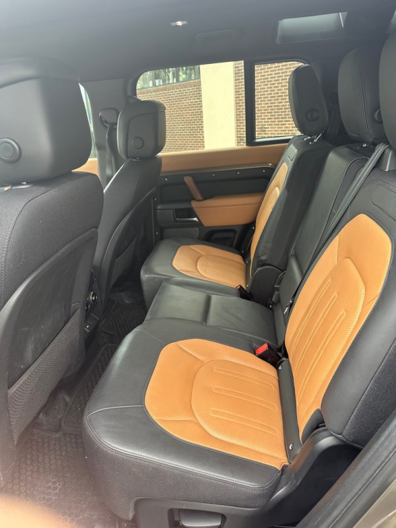 2023 Land Rover Defender Image 7