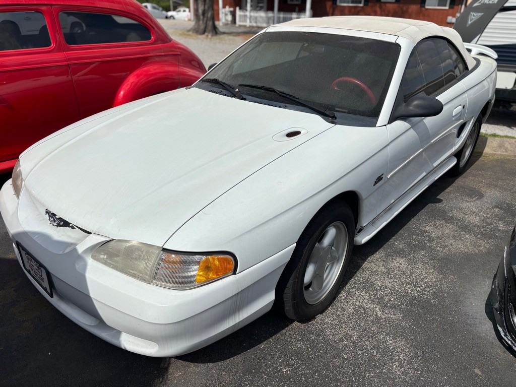 1994 Ford Mustang Image 2