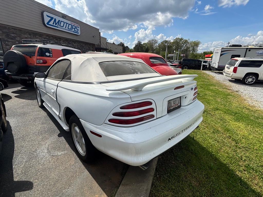 1994 Ford Mustang Image 4