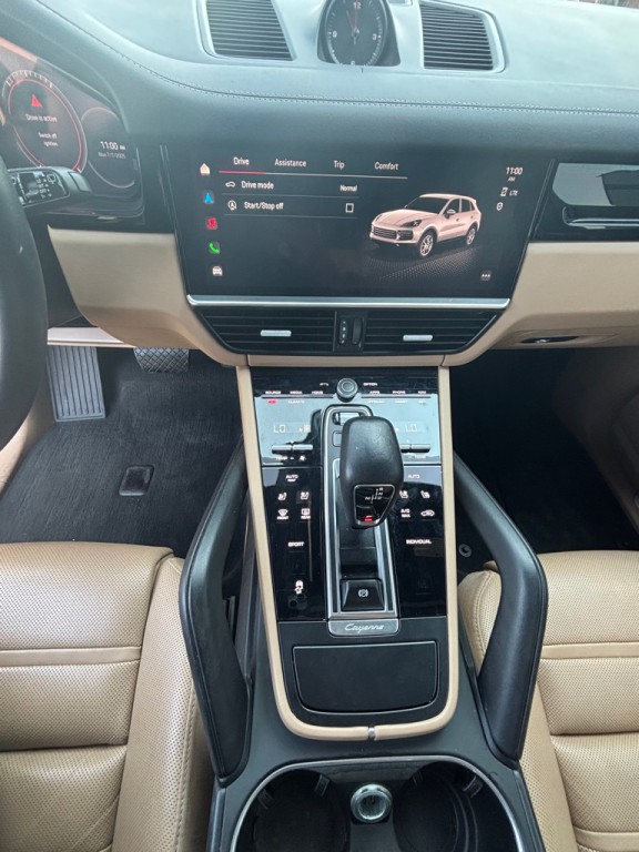 2022 Porsche Cayenne Image 9