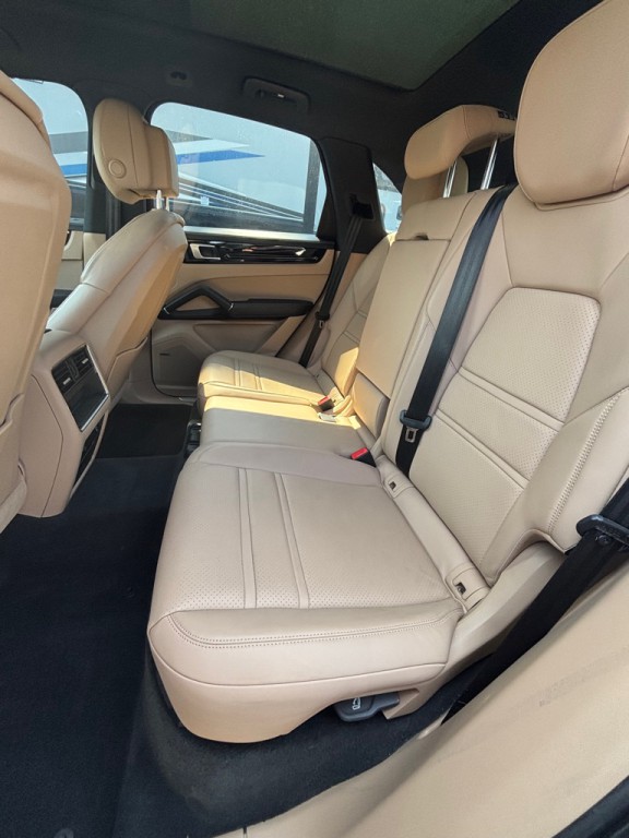 2022 Porsche Cayenne Image 10