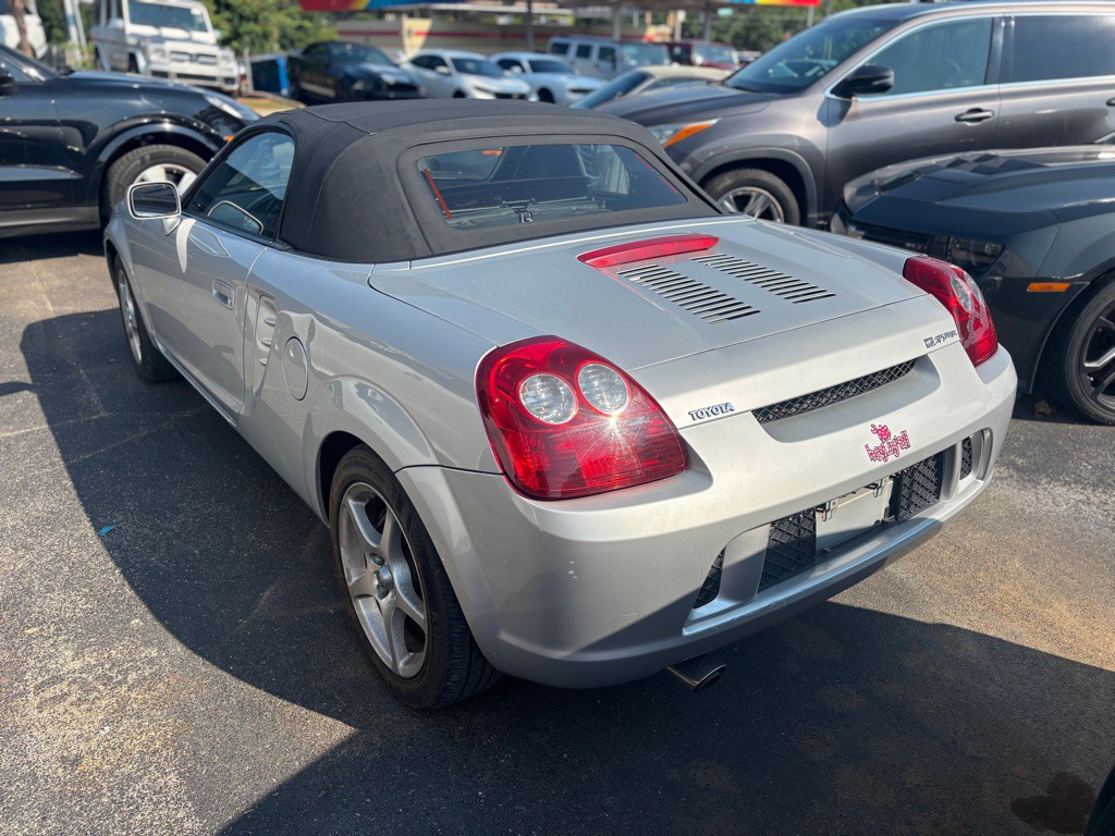 2003 Toyota MR2 Image 4
