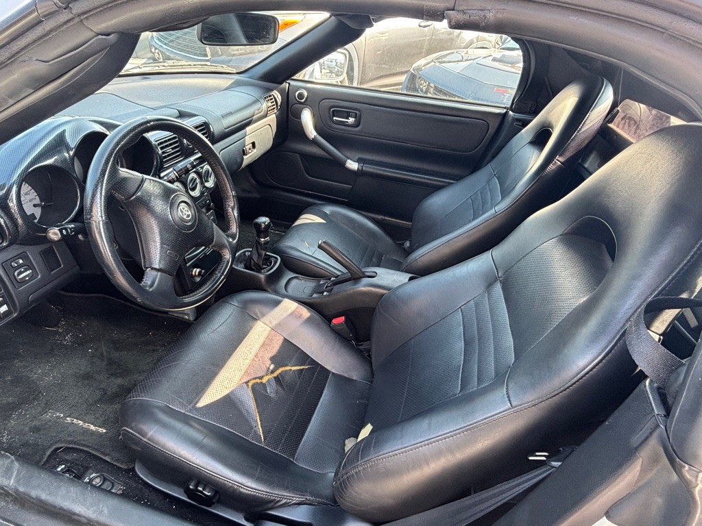 2003 Toyota MR2 Image 6